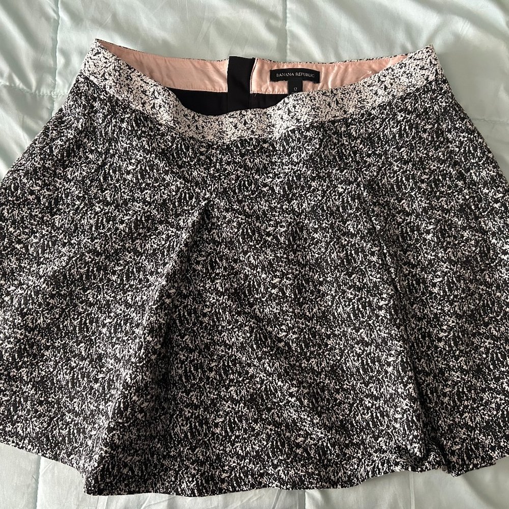 Banana Republic Black and White Skirt Size 12